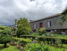 Casa da Fonte: Authentiek stenen huis met tuin nabij de kust van Algarvia - thumbnail 3