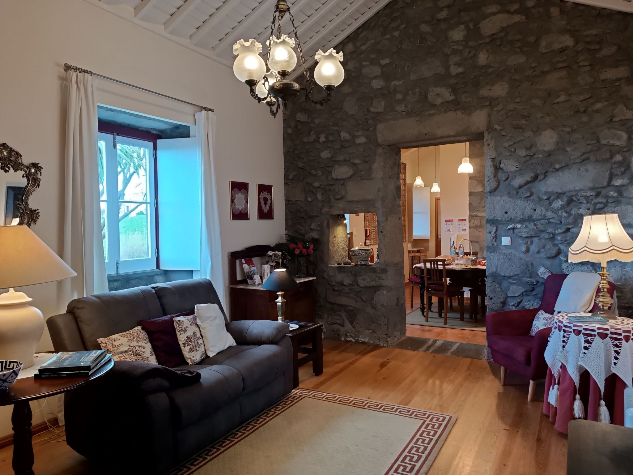 Casa da Fonte - Historisches Steinhaus auf den Azoren-Binnen