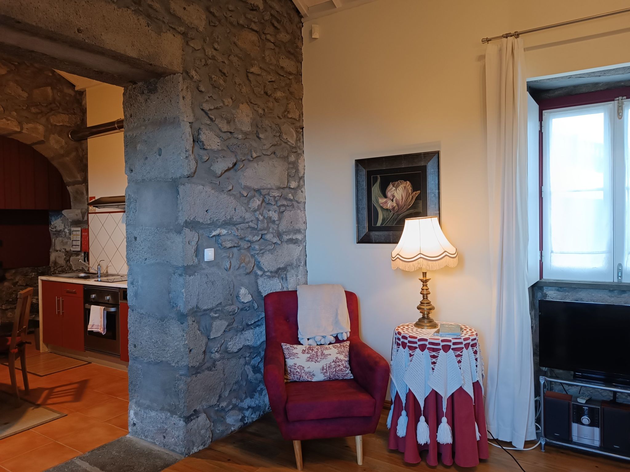 Casa da Fonte - Historisches Steinhaus auf den Azoren-Binnen