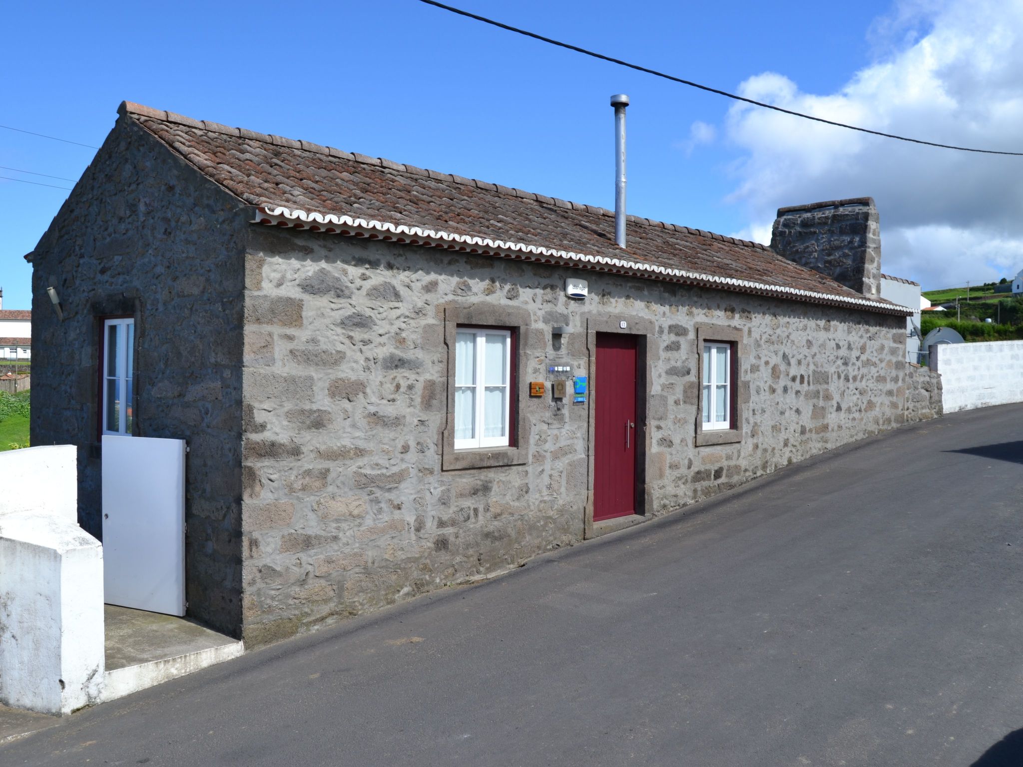 Casa da Fonte - Historisches Steinhaus auf den Azoren-Binnen