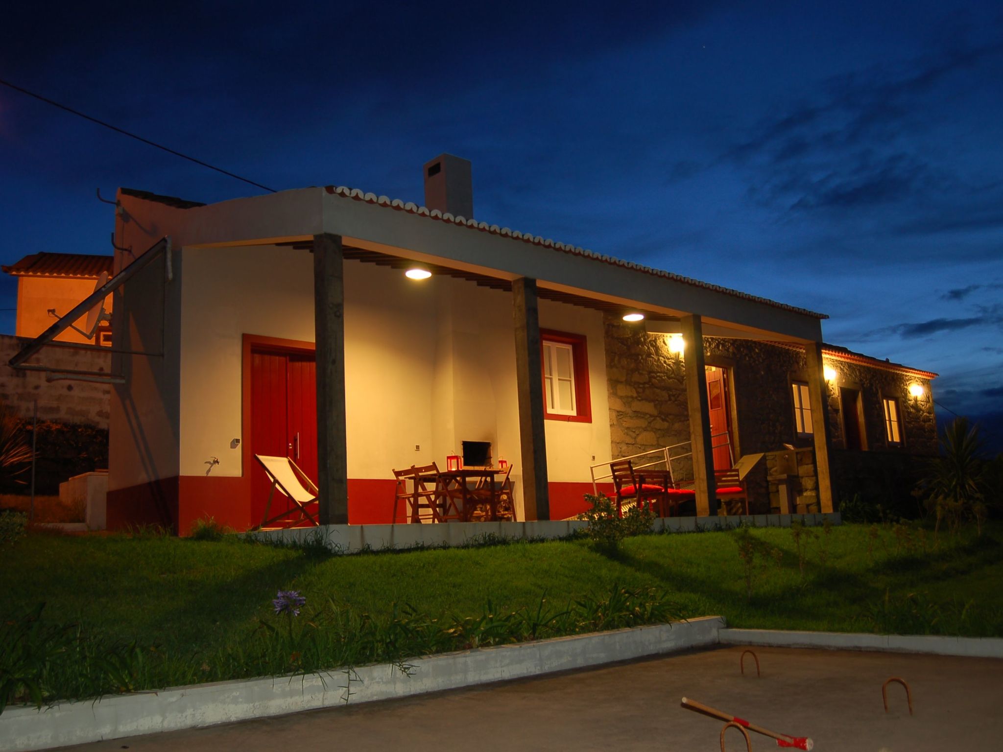 Casa da Fonte - Historisches Steinhaus auf den Azoren-Binnen