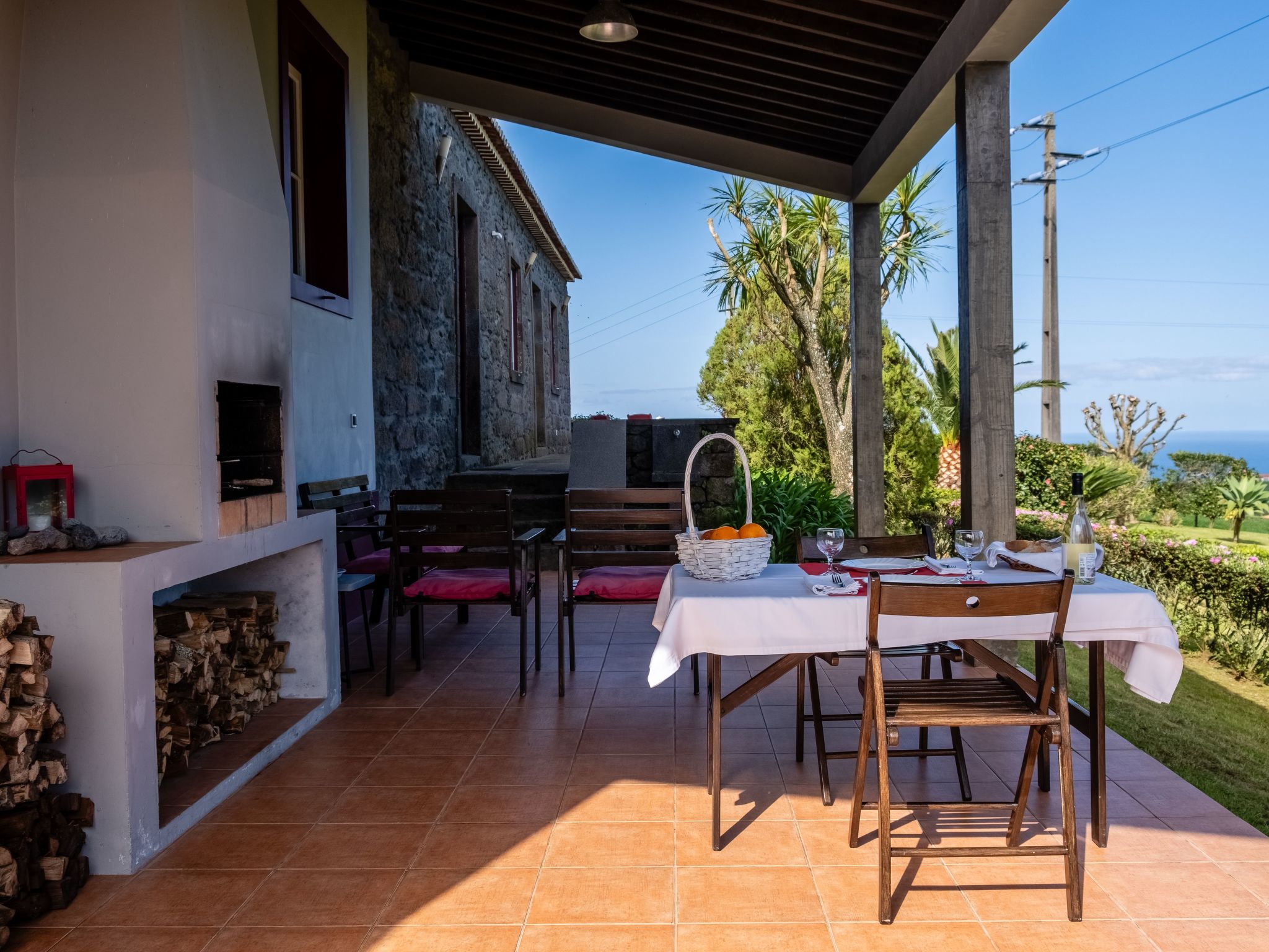 Casa da Fonte - Historisches Steinhaus auf den Azoren-Binnen