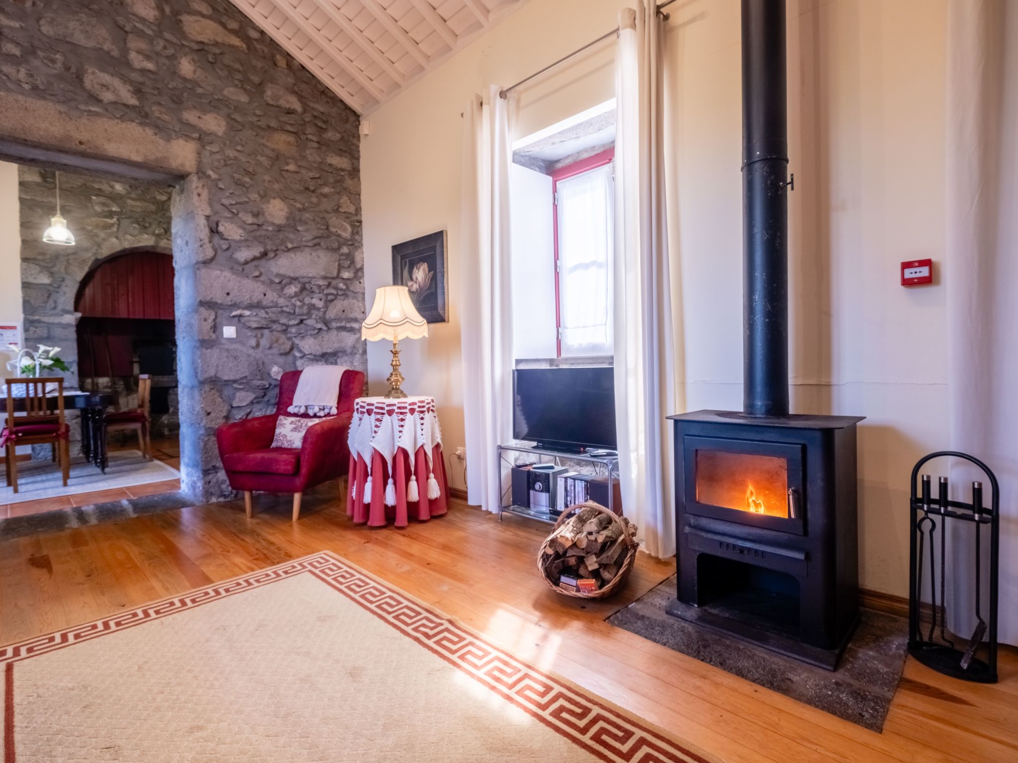 Casa da Fonte - Historisches Steinhaus auf den Azoren-Binnen
