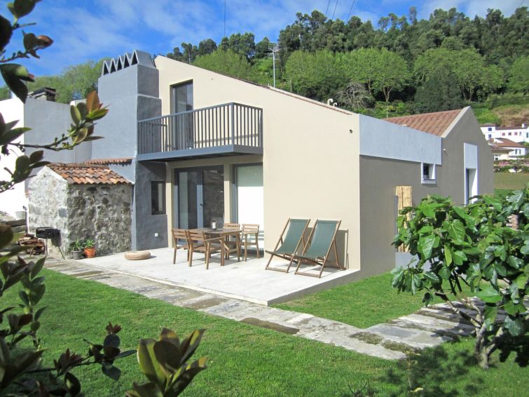 In Furnas Mit Terrasse, Garten Und Grill - Furnas