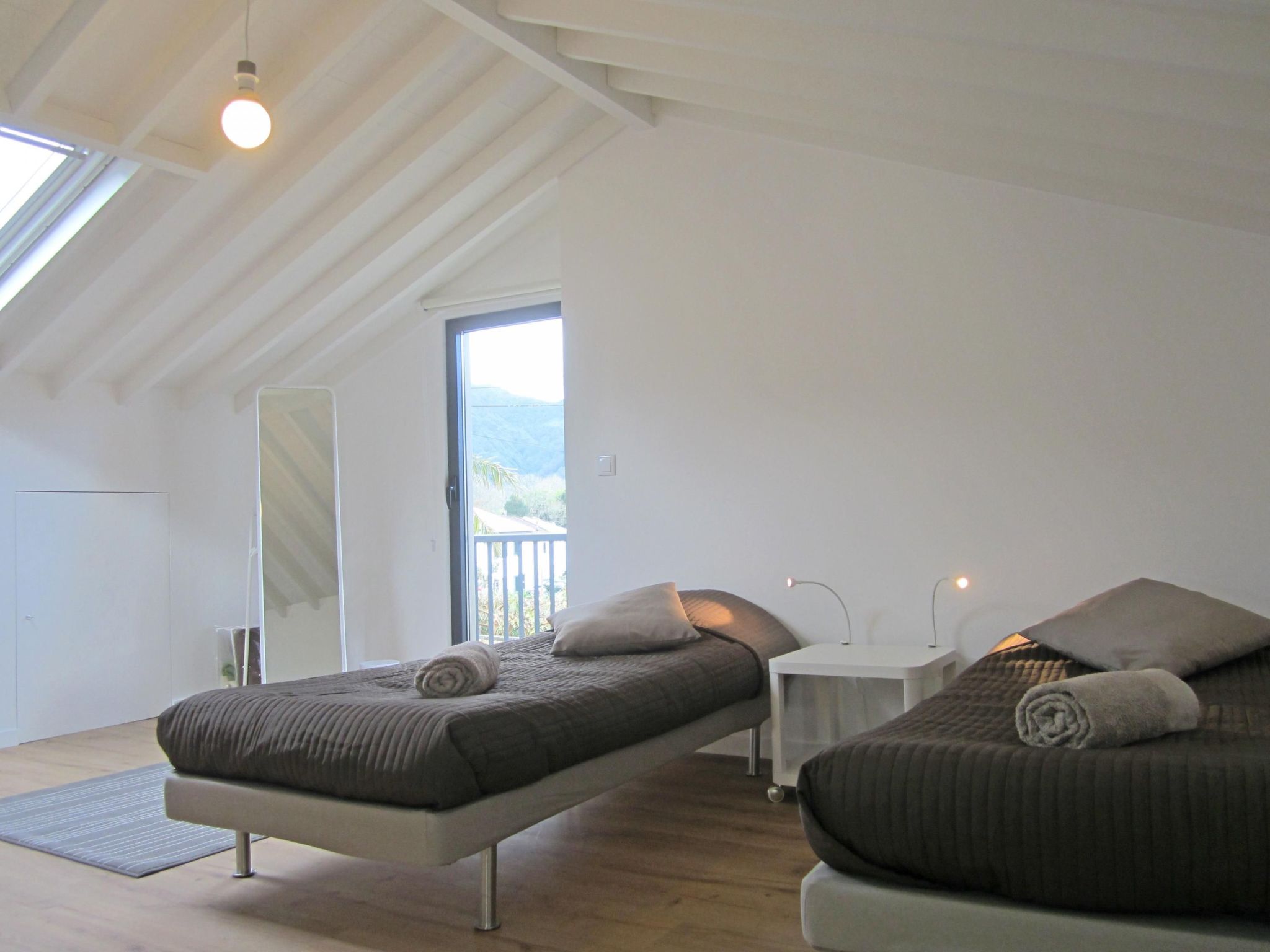 In Furnas mit Terrasse, Garten und Grill