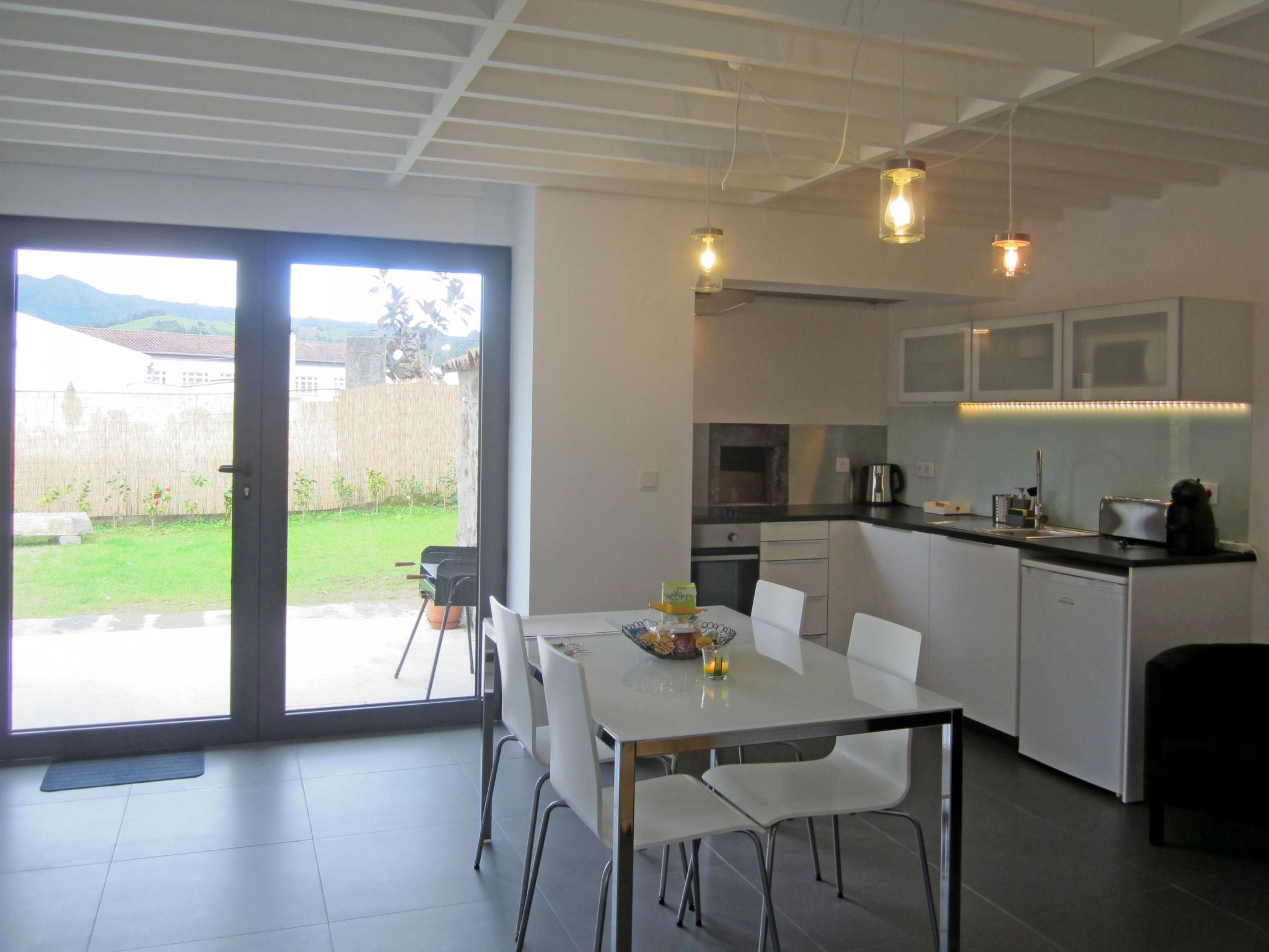 In Furnas mit Terrasse, Garten und Grill-Image-tags.info