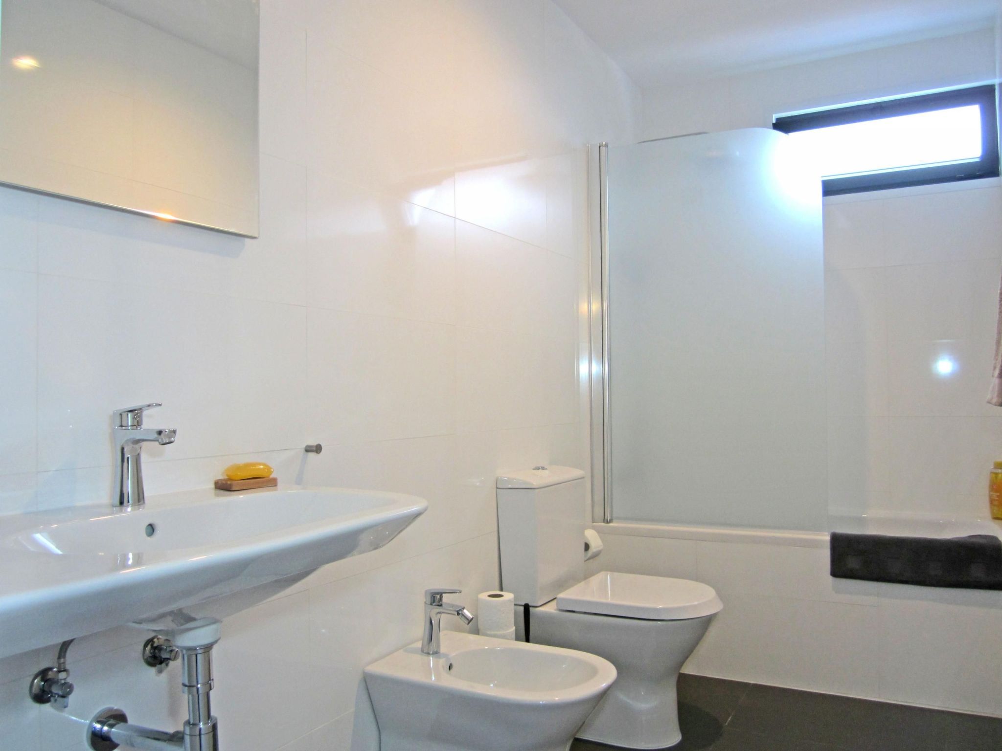 In Furnas mit Terrasse, Garten und Grill-Image-tags.info