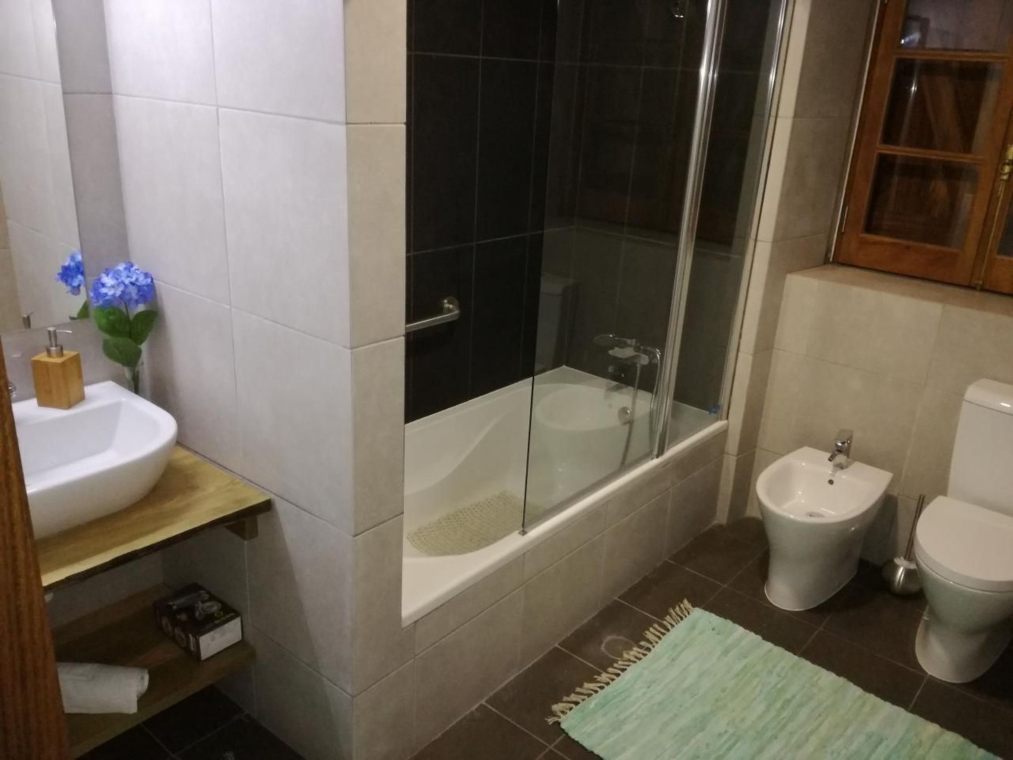 "Vinea Lava" mit Blick auf das Wasser-Binnen