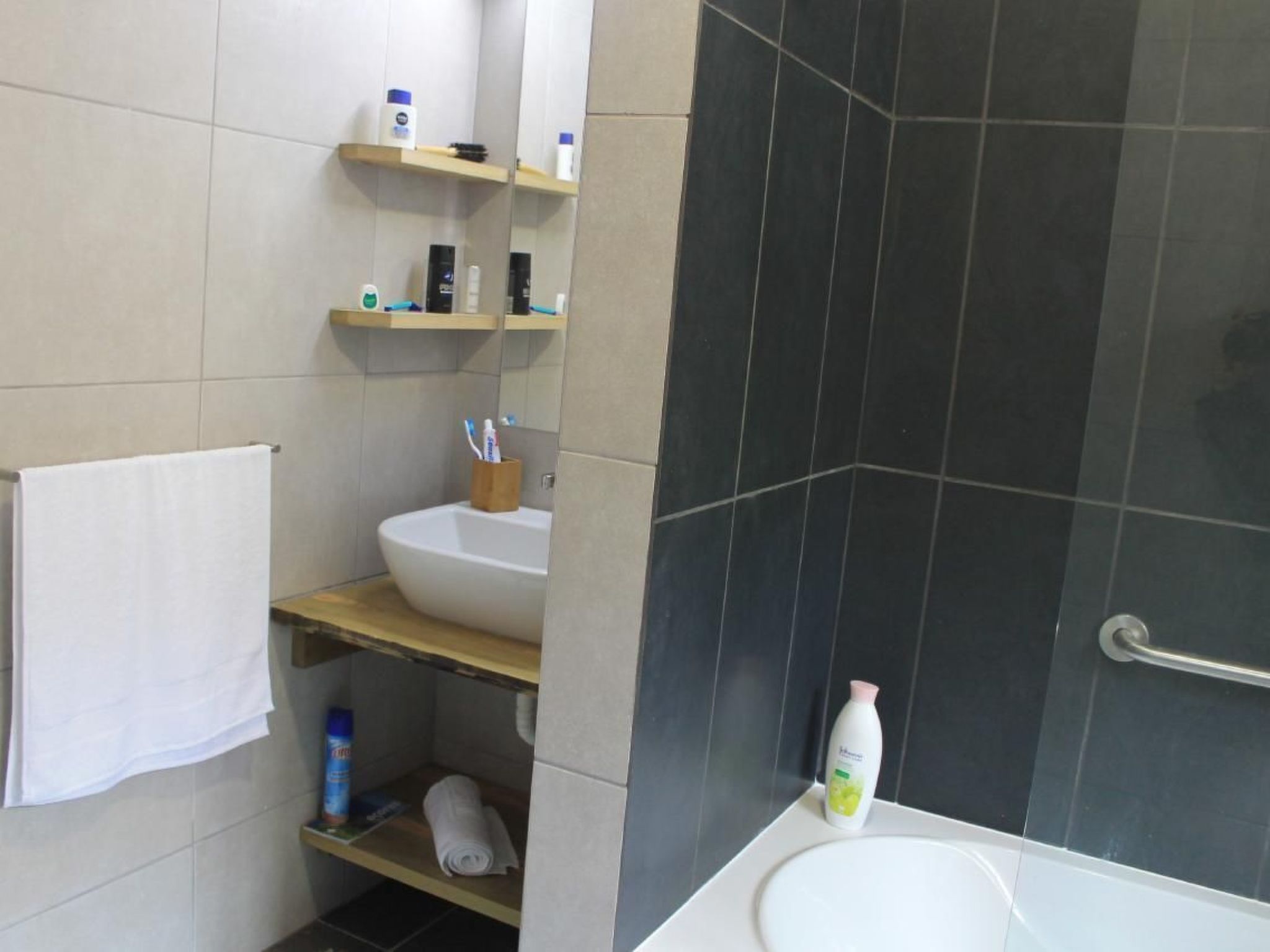 "Vinea Lava" mit Blick auf das Wasser-Binnen