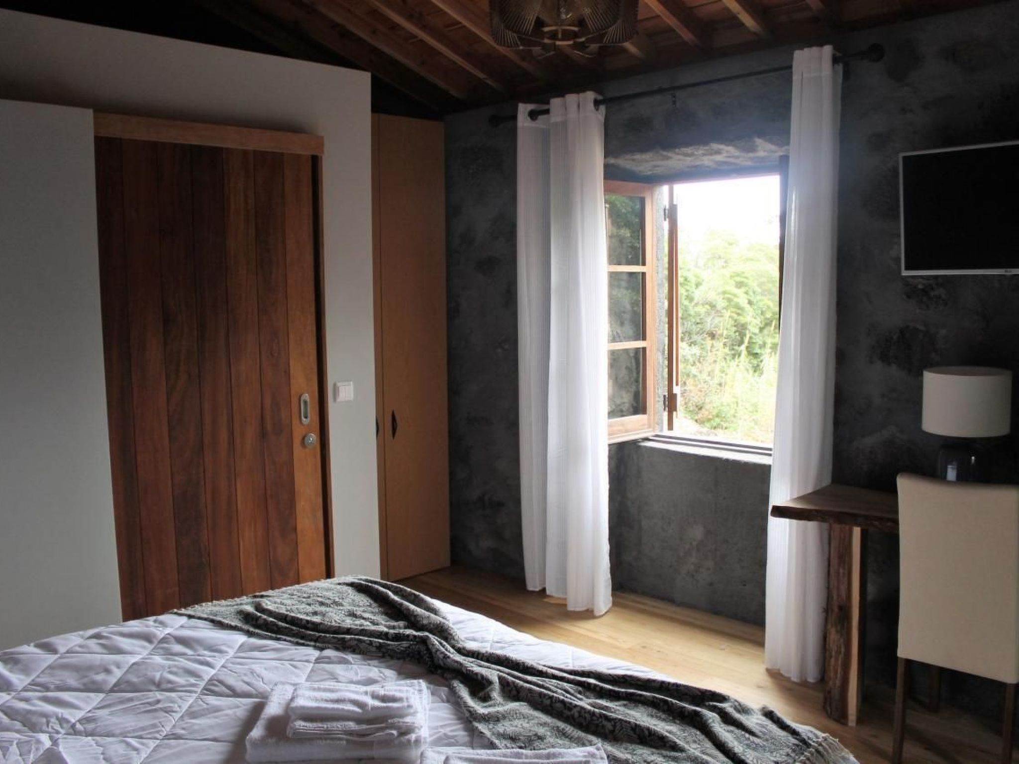 "Vinea Lava" mit Blick auf das Wasser-Binnen