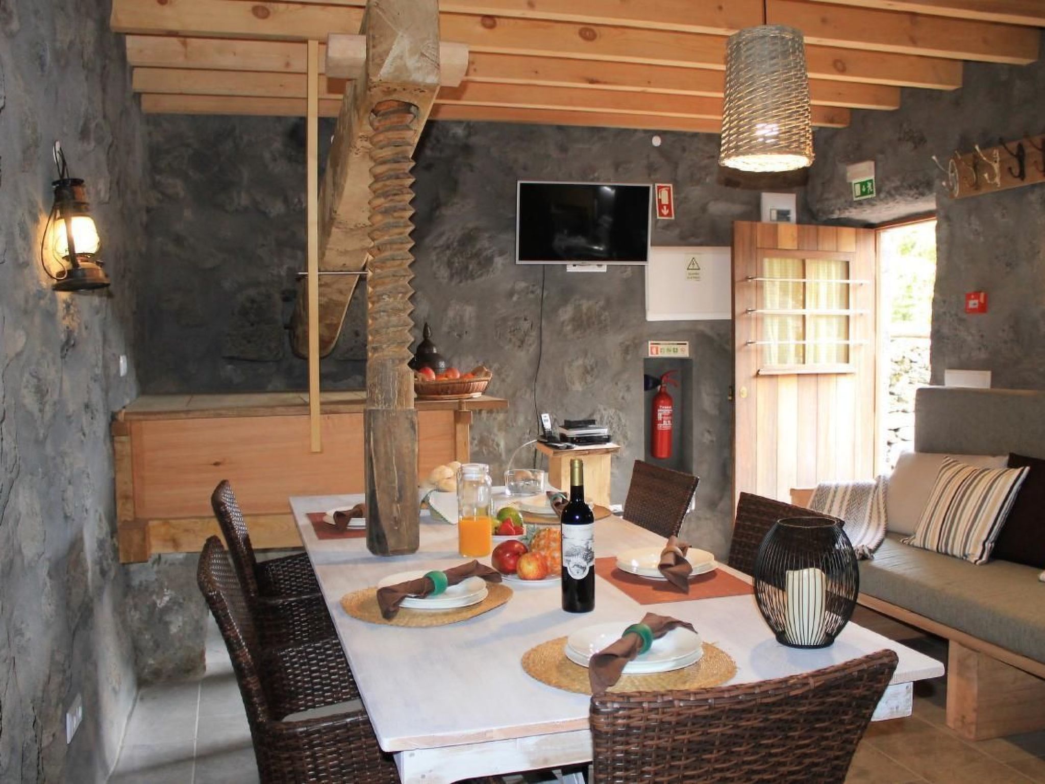 "Vinea Lava" mit Blick auf das Wasser-Binnen