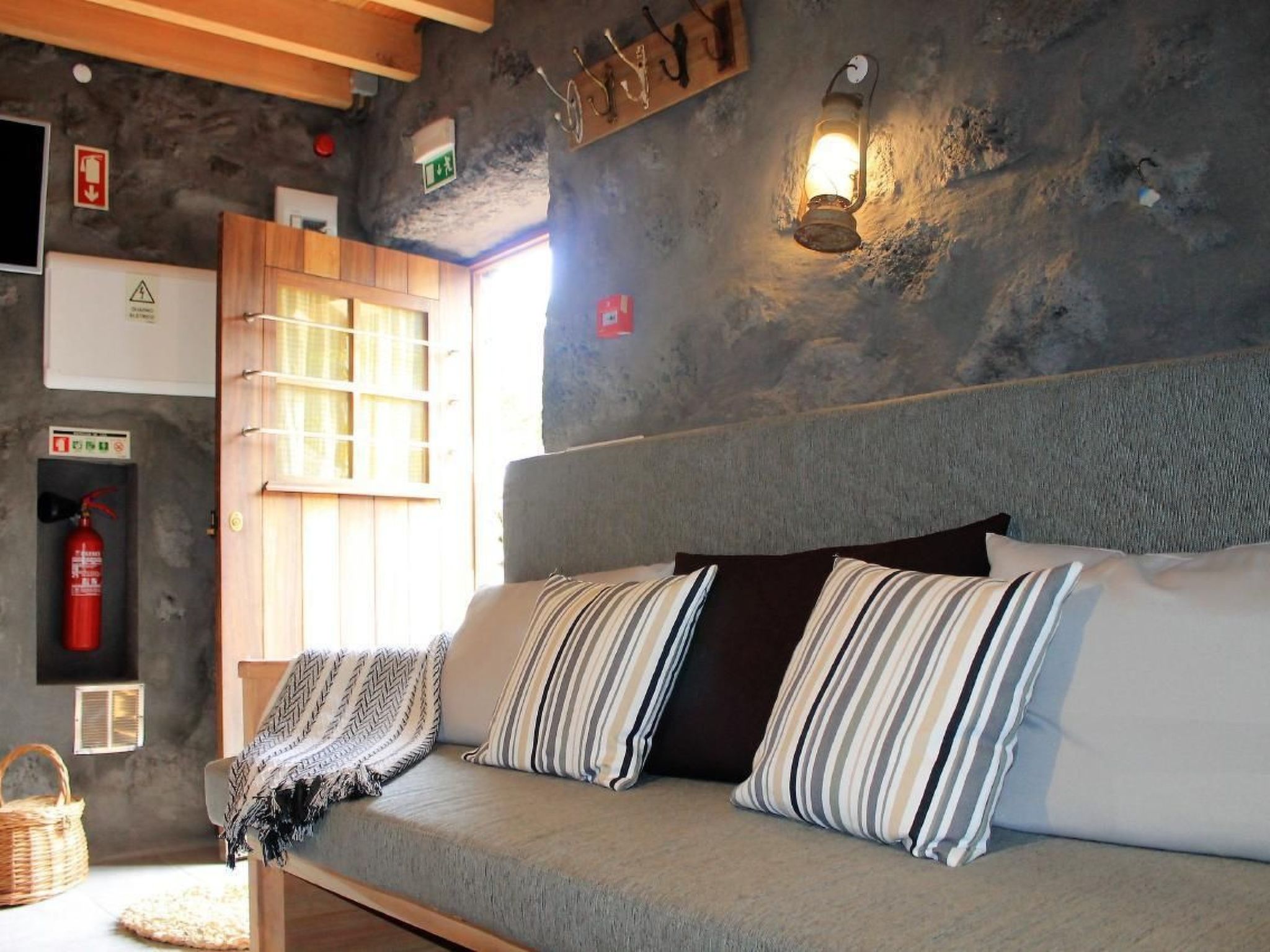 "Vinea Lava" mit Blick auf das Wasser-Binnen