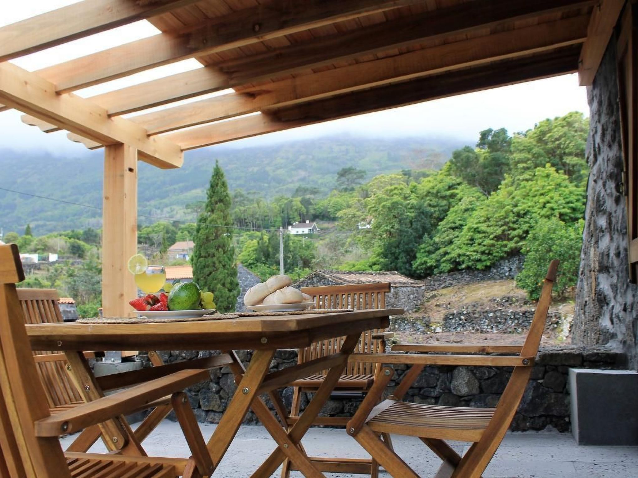 "Vinea Lava" mit Blick auf das Wasser-Binnen