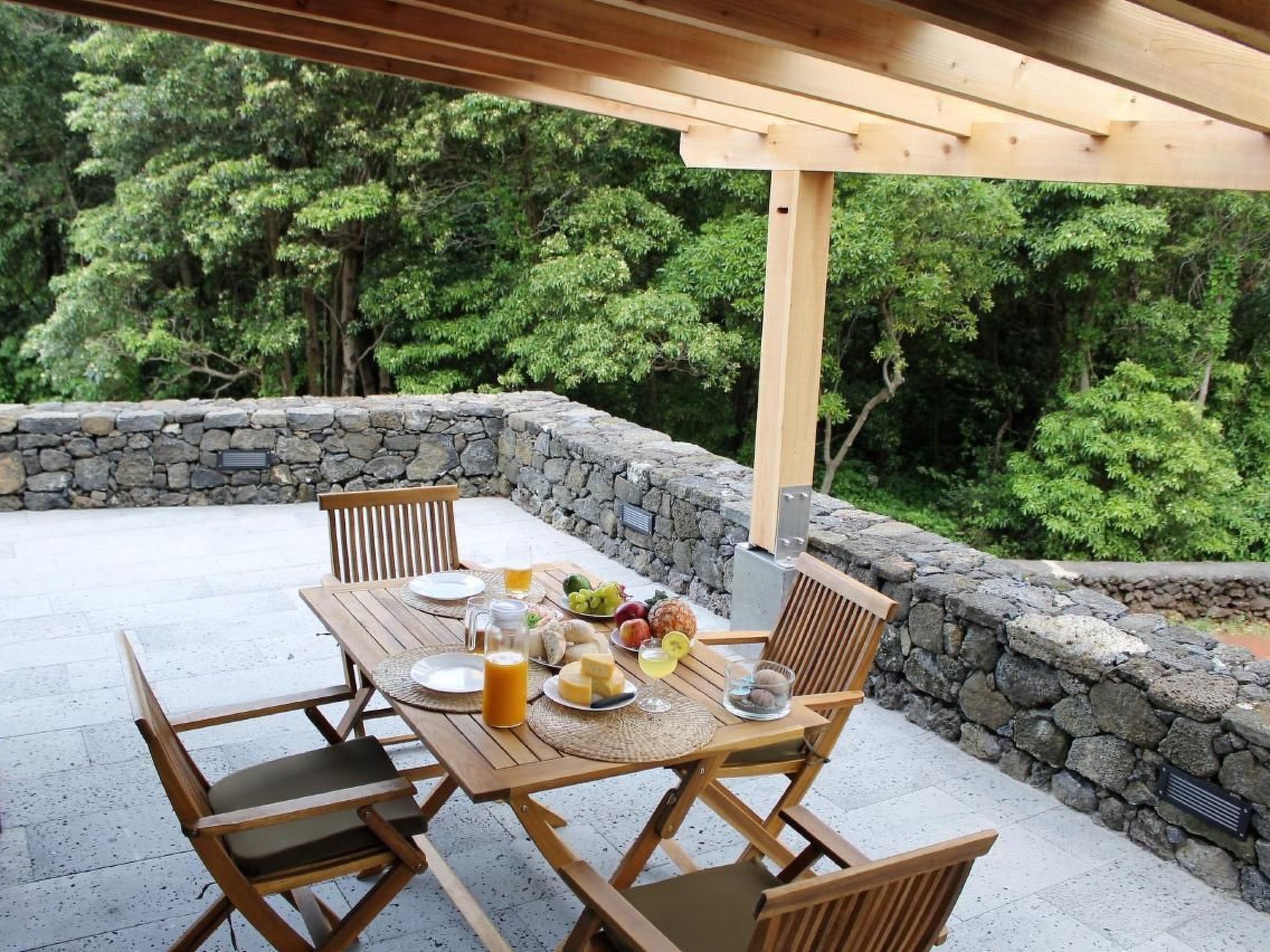 "Vinea Lava" mit Blick auf das Wasser-Binnen