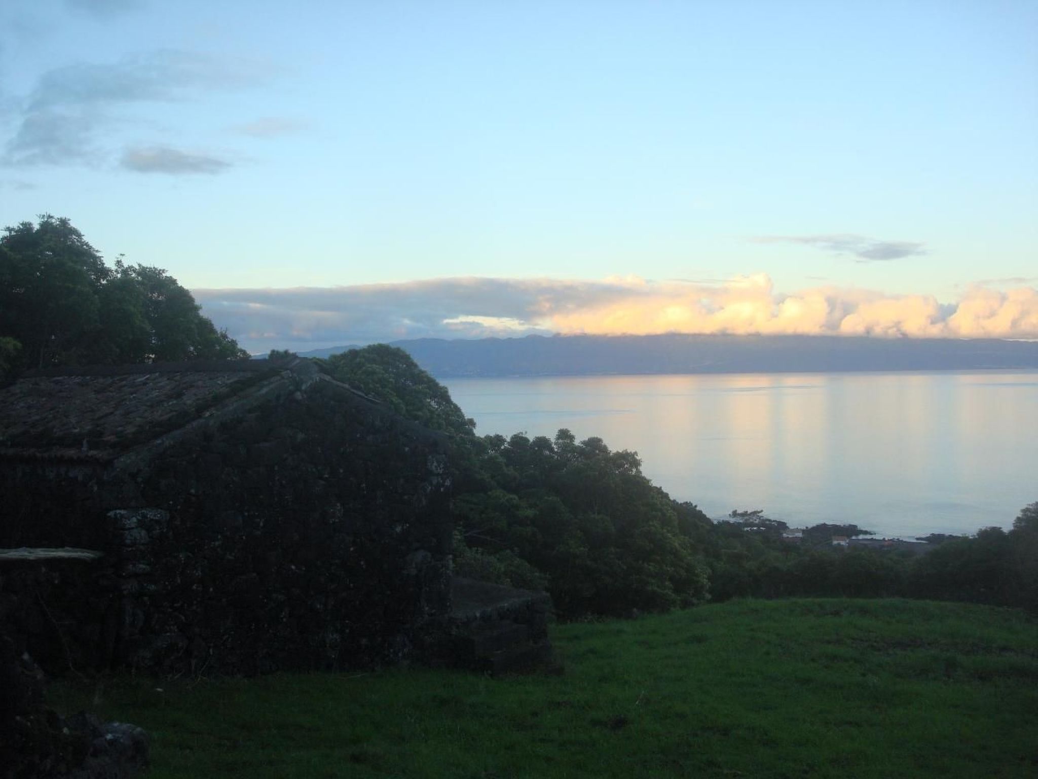 "Vinea Lava" mit Blick auf das Wasser-Binnen