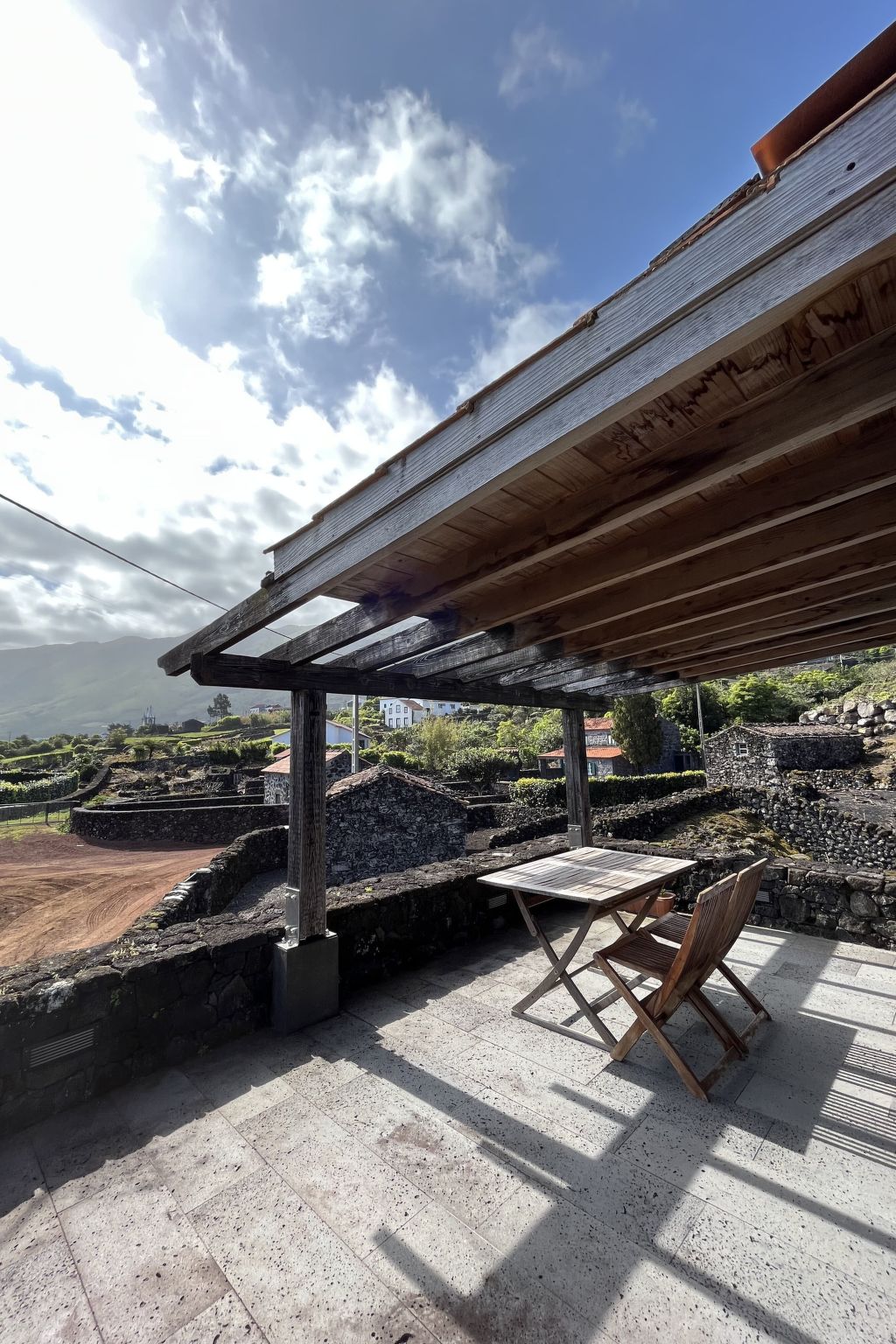 "Vinea Lava" mit Blick auf das Wasser-Binnen