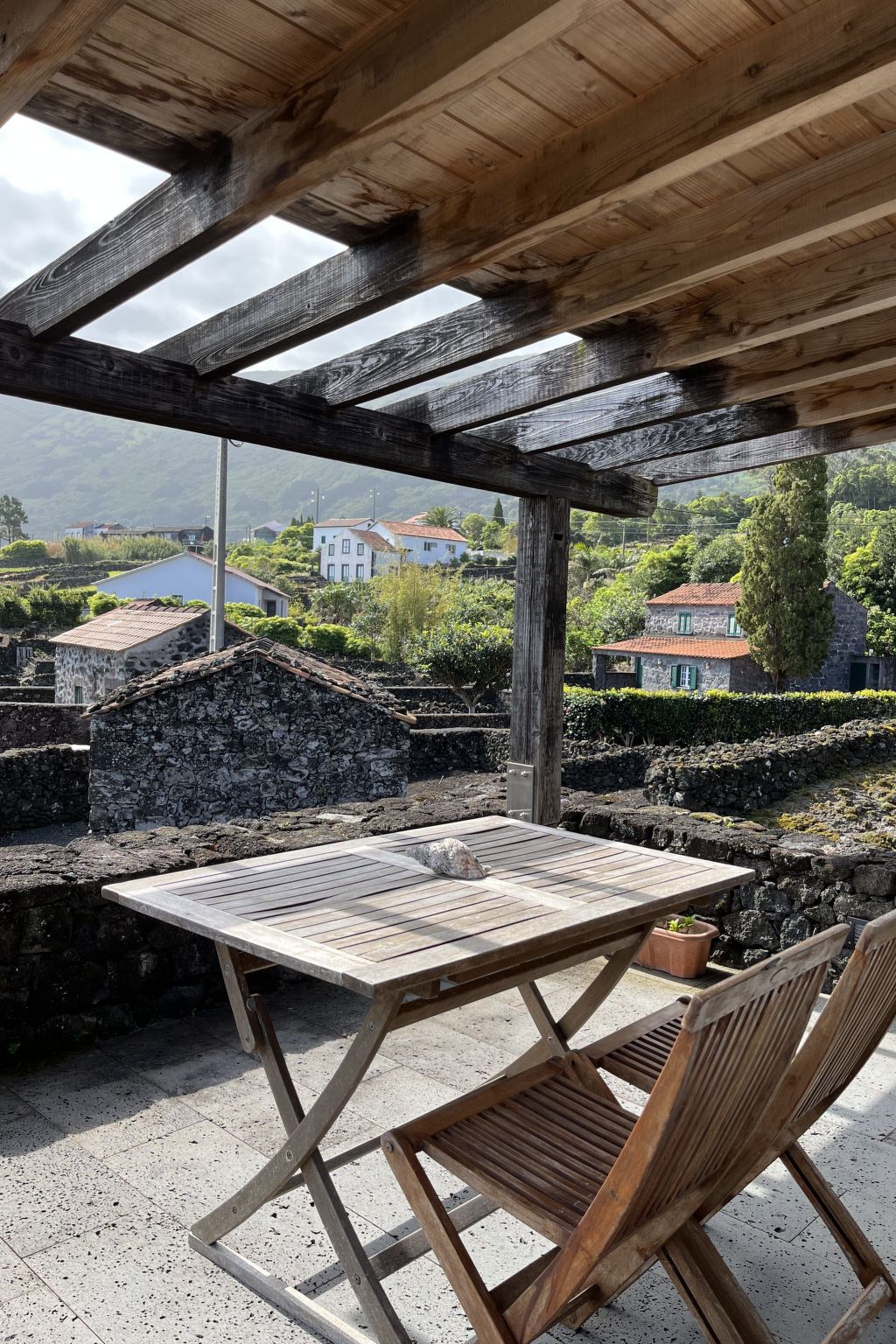 "Vinea Lava" mit Blick auf das Wasser-Binnen