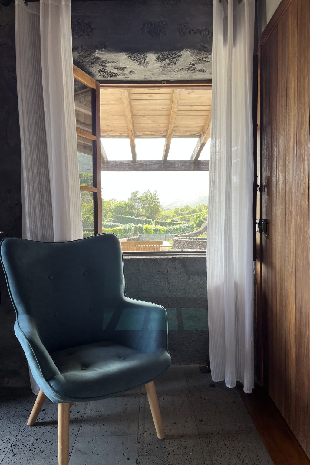 "Vinea Lava" mit Blick auf das Wasser-Binnen