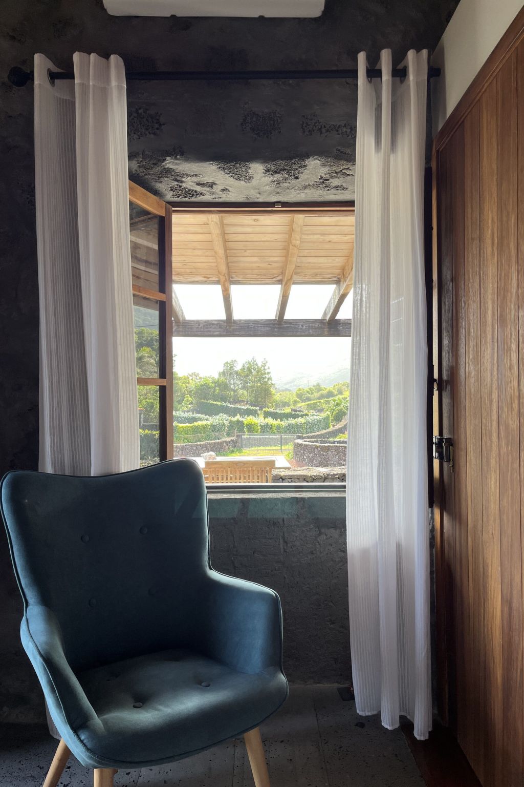 "Vinea Lava" mit Blick auf das Wasser-Binnen