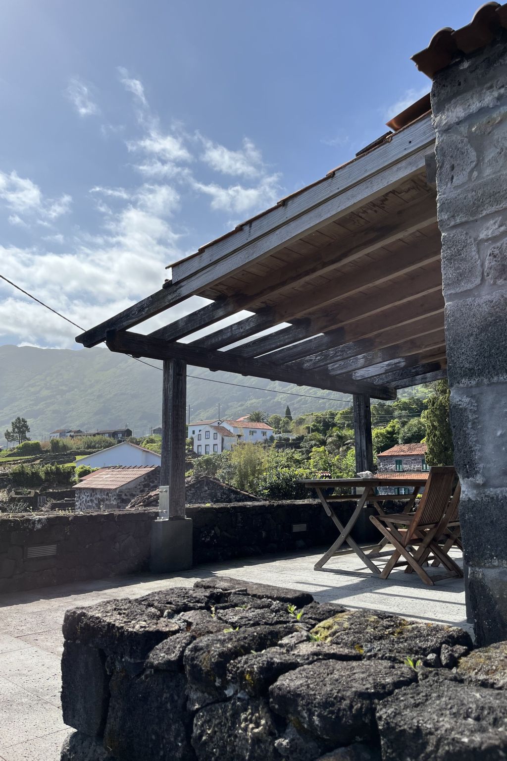 "Vinea Lava" mit Blick auf das Wasser-Binnen