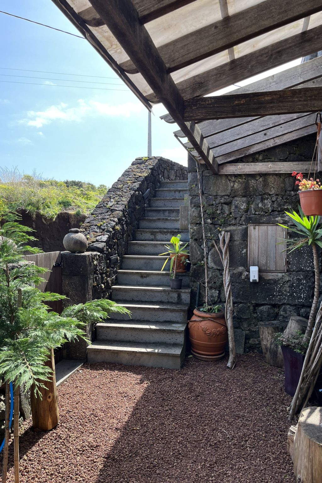 "Vinea Lava" mit Blick auf das Wasser-Binnen