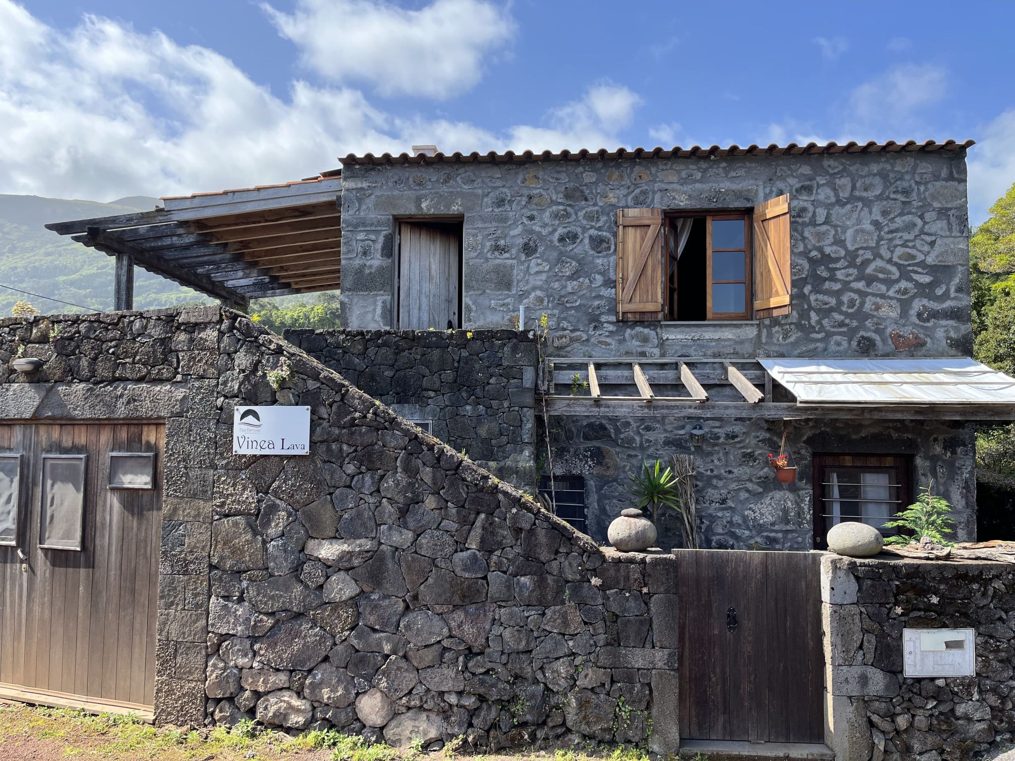 "Vinea Lava" mit Blick auf das Wasser-Binnen
