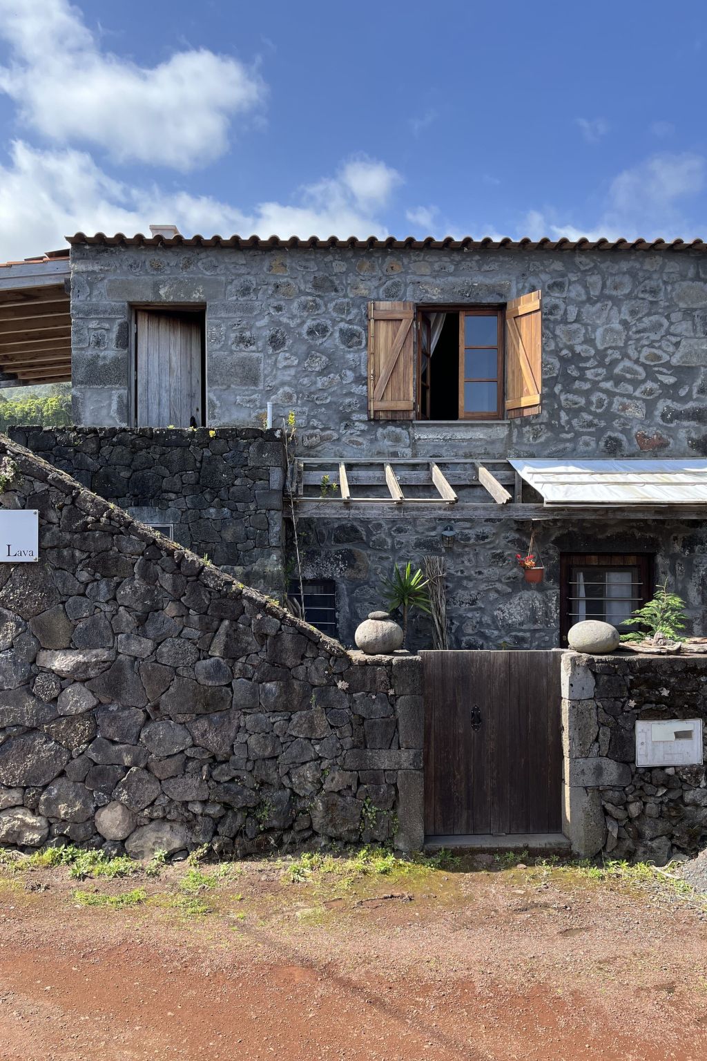 "Vinea Lava" mit Blick auf das Wasser-Binnen