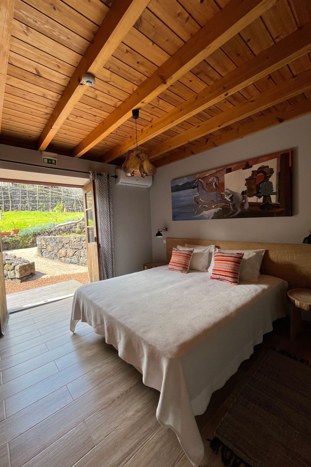 "Vinea Lava" mit Blick auf das Wasser-Binnen