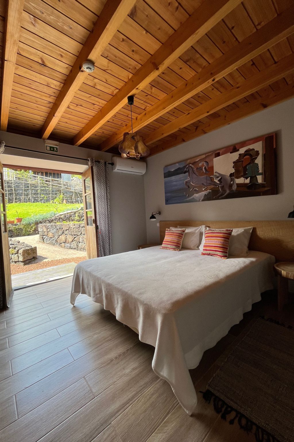 "Vinea Lava" mit Blick auf das Wasser-Binnen