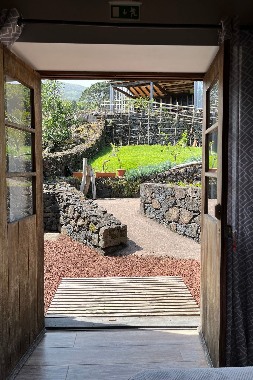 "Vinea Lava" mit Blick auf das Wasser-Binnen