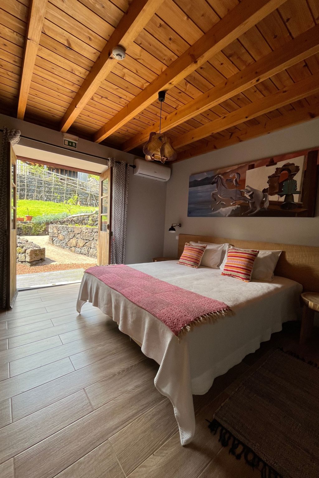 "Vinea Lava" mit Blick auf das Wasser-Binnen