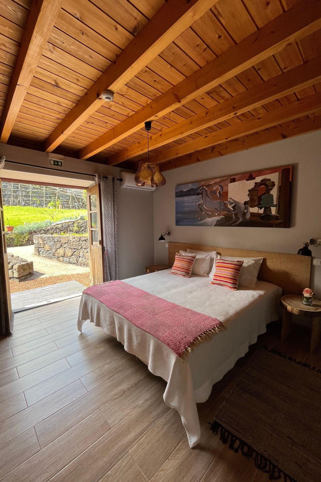 "Vinea Lava" mit Blick auf das Wasser-Binnen