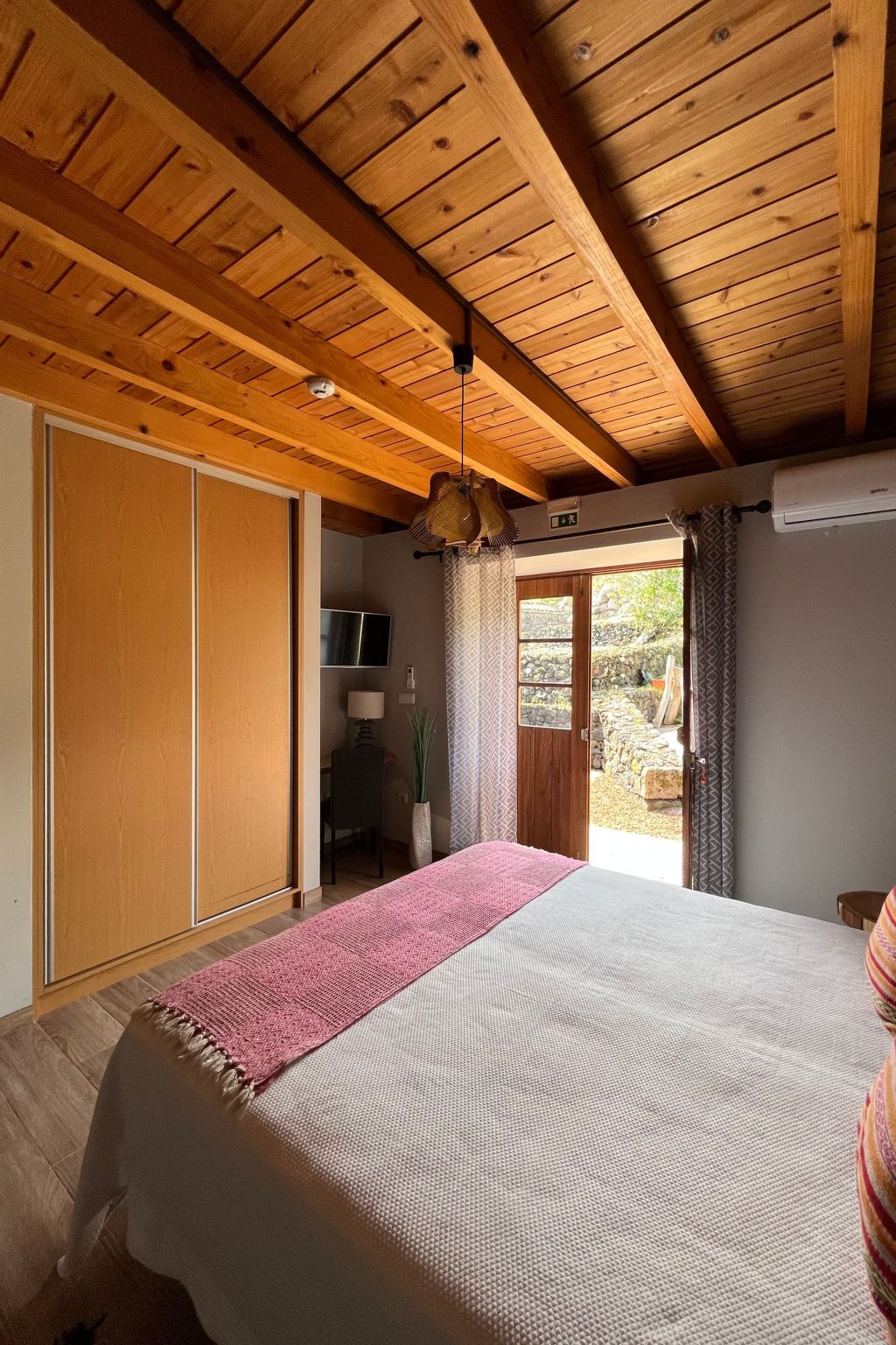 "Vinea Lava" mit Blick auf das Wasser-Binnen