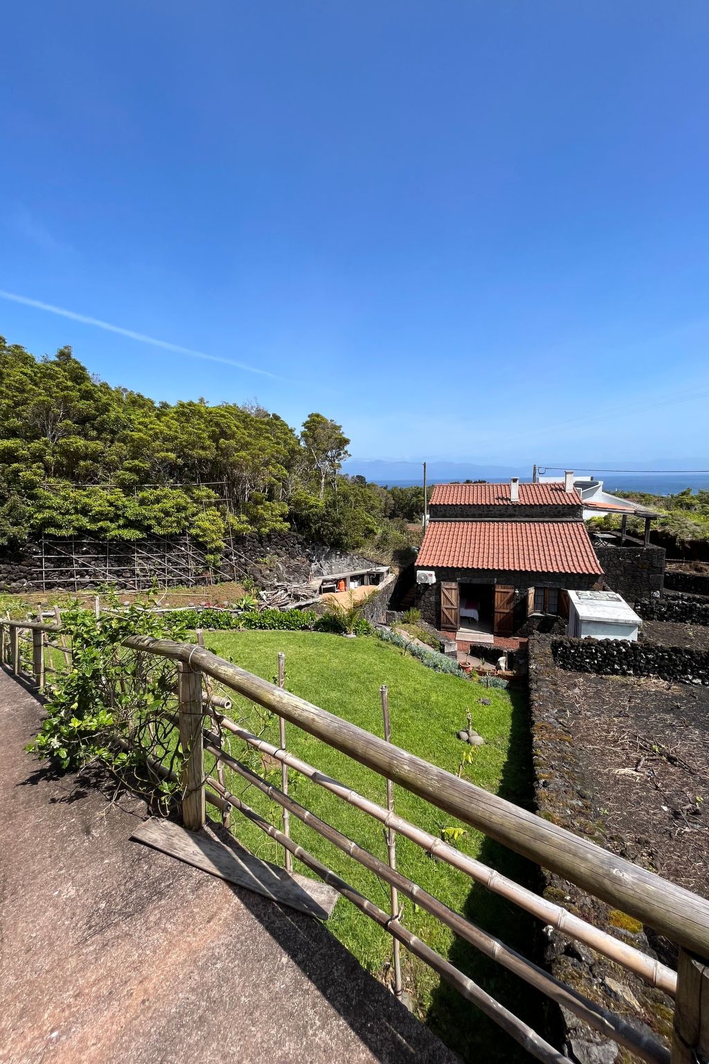 "Vinea Lava" mit Blick auf das Wasser-Binnen