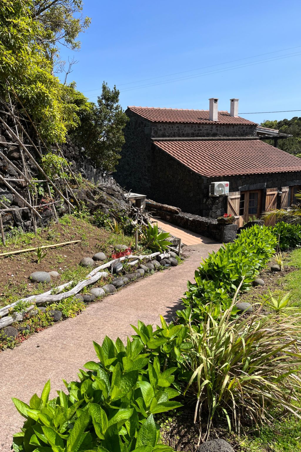 "Vinea Lava" mit Blick auf das Wasser-Binnen
