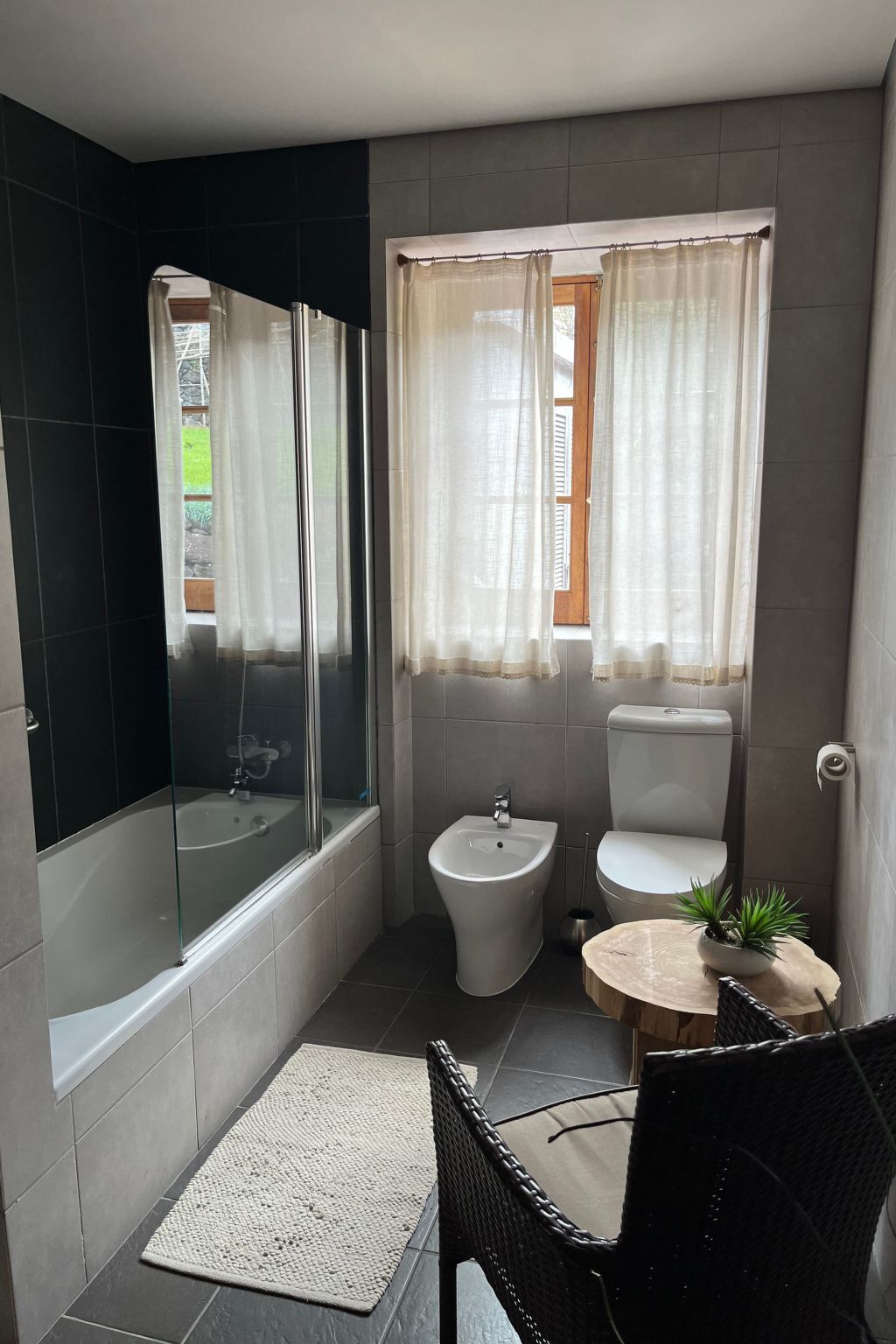 "Vinea Lava" mit Blick auf das Wasser-Binnen