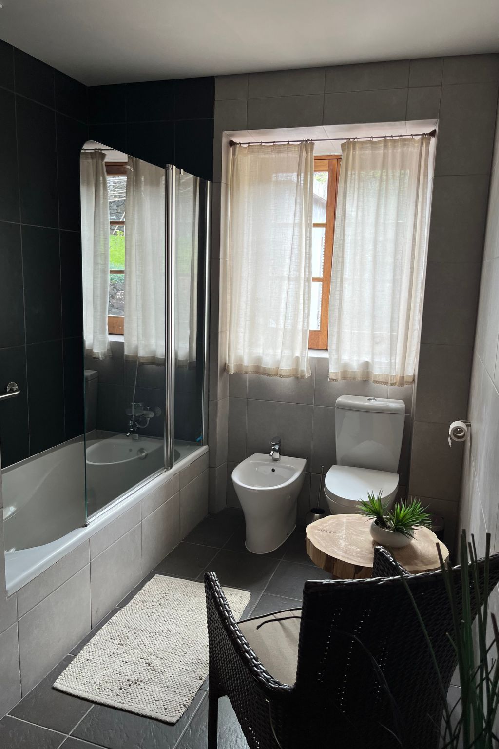 "Vinea Lava" mit Blick auf das Wasser-Binnen