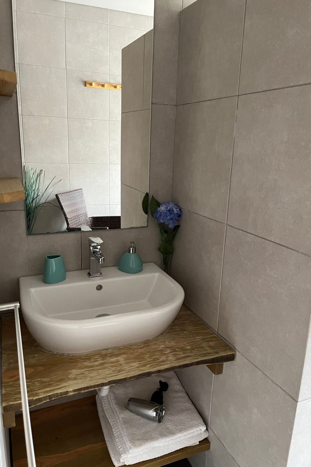 "Vinea Lava" mit Blick auf das Wasser