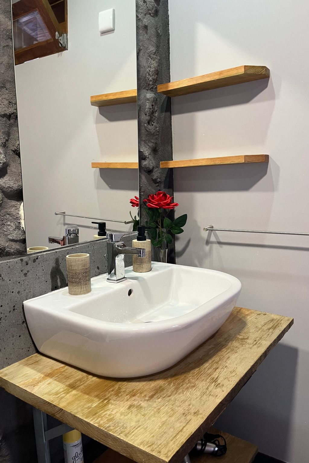 "Vinea Lava" mit Blick auf das Wasser-Binnen