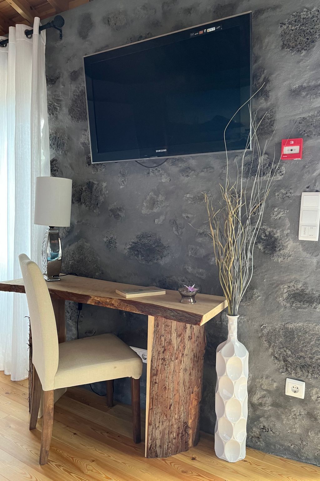 "Vinea Lava" mit Blick auf das Wasser-Binnen