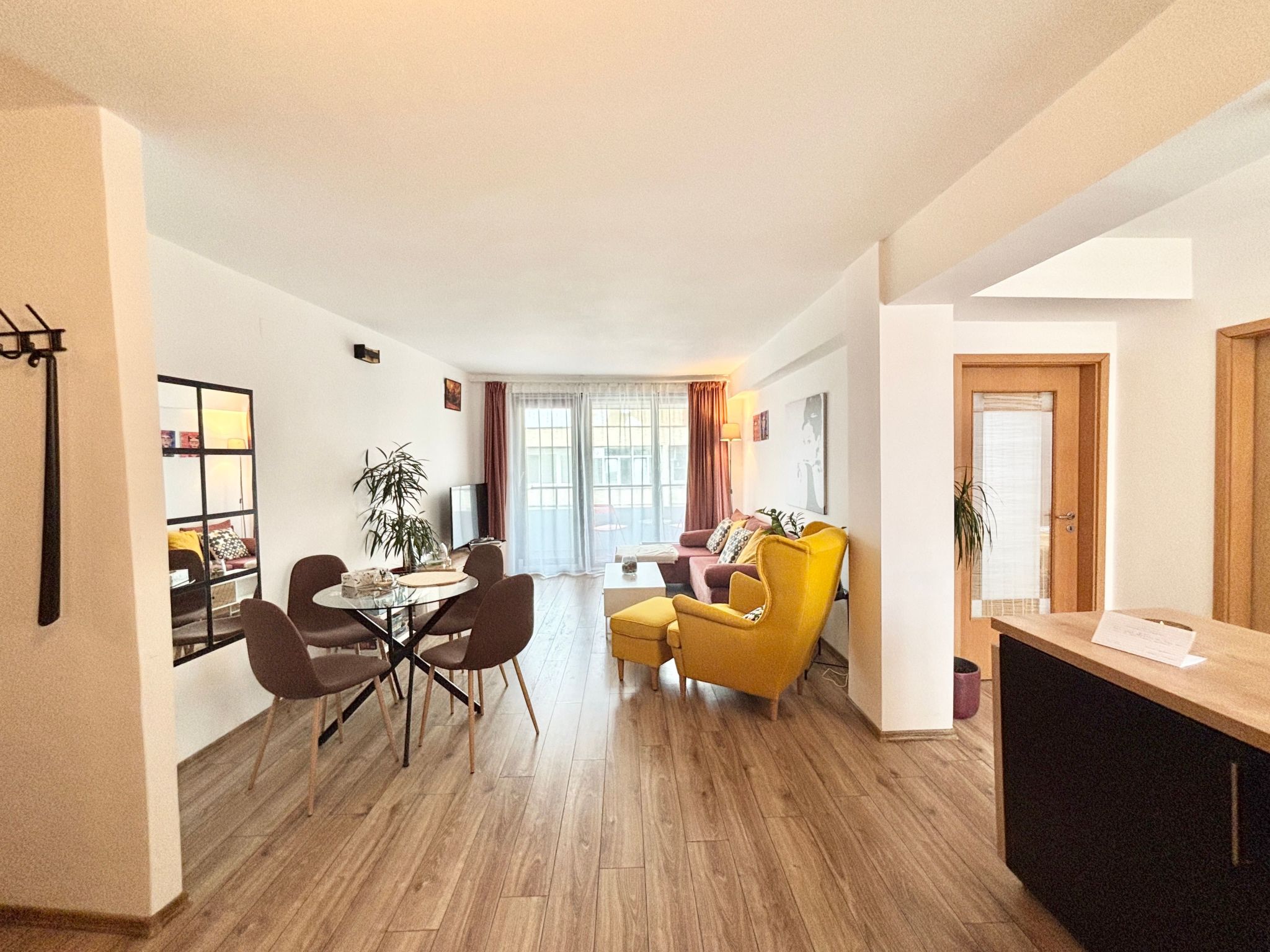 Opera Sunrise zentrale moderne Balkonwohnung-Binnen