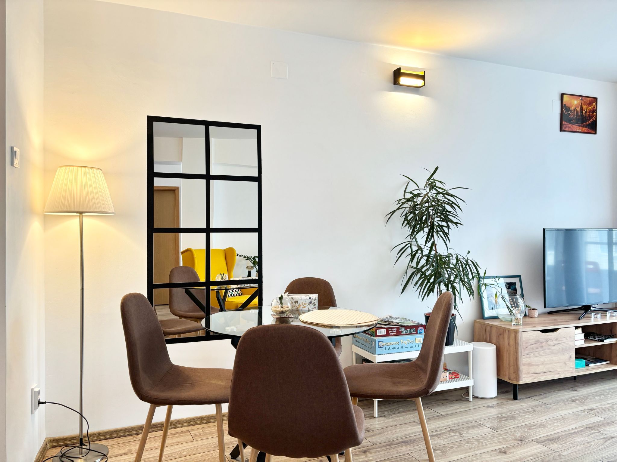 Opera Sunrise zentrale moderne Balkonwohnung-Binnen