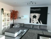Modern appartement met tuin, garage & airco op 4 km van centrum Boekarest - thumbnail 1
