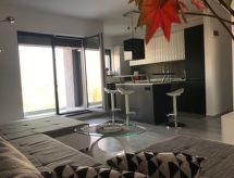 Modern appartement met tuin, garage & airco op 4 km van centrum Boekarest - thumbnail 2