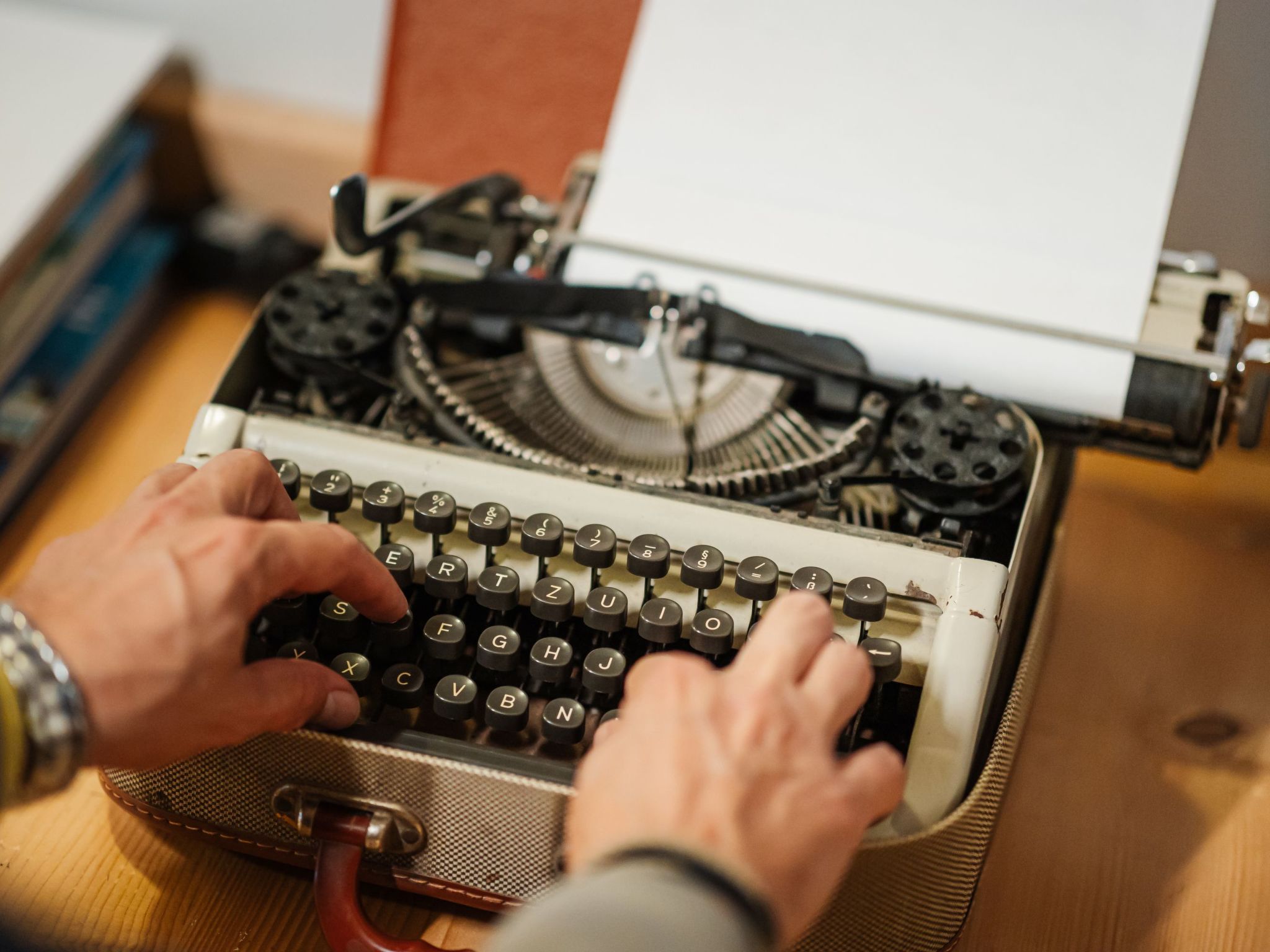 Kleines Haus mit Werkstatt-Binnen