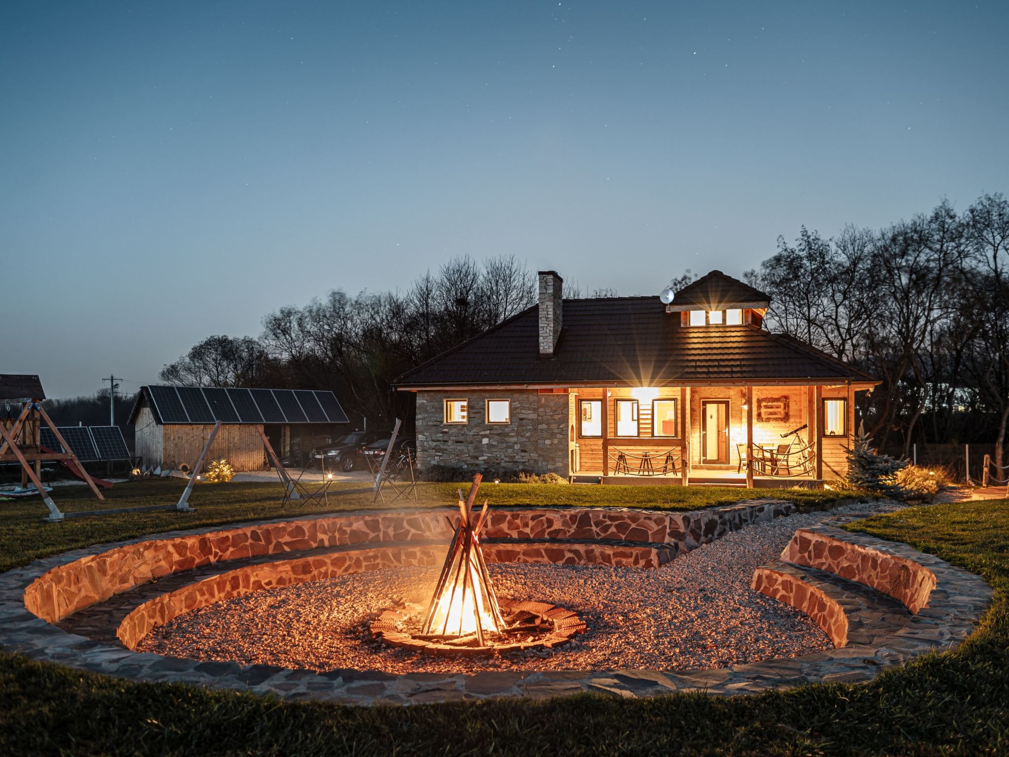 Sfeervol vrijstaand huisje met werkplaats en bergzicht in Râşnov - foto 36