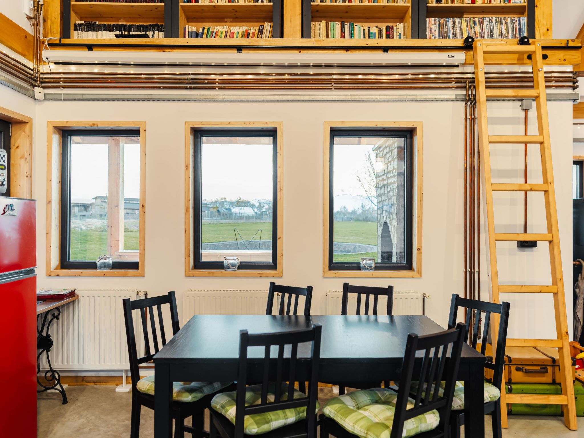 Kleines Haus mit Werkstatt-Binnen