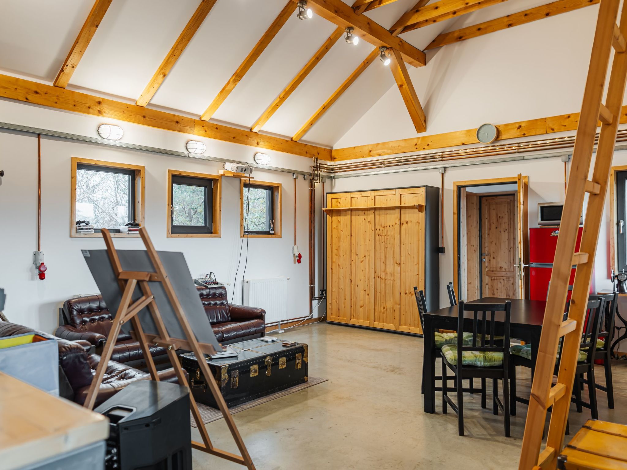 Kleines Haus mit Werkstatt-Binnen