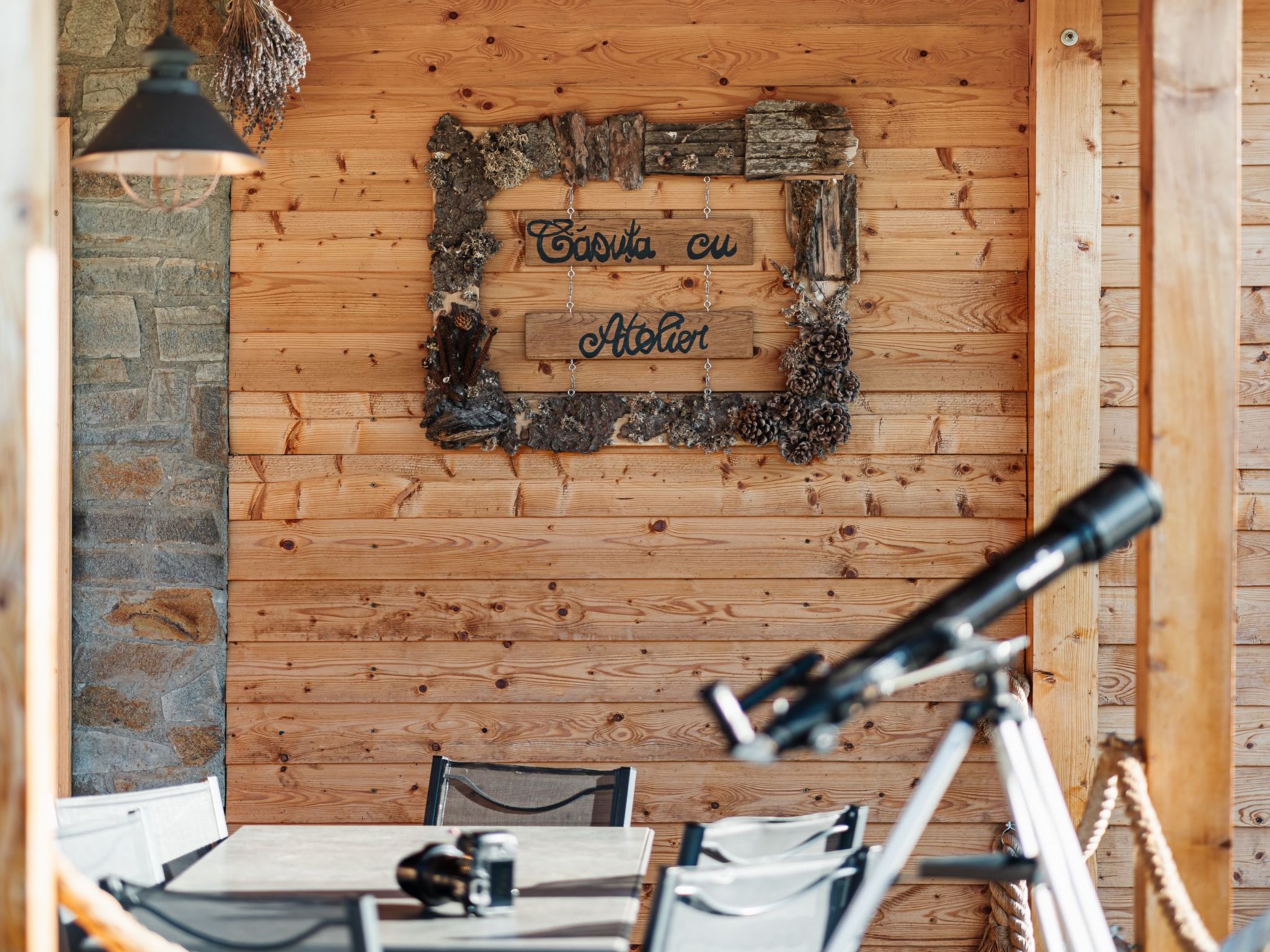 Kleines Haus mit Werkstatt-Buiten