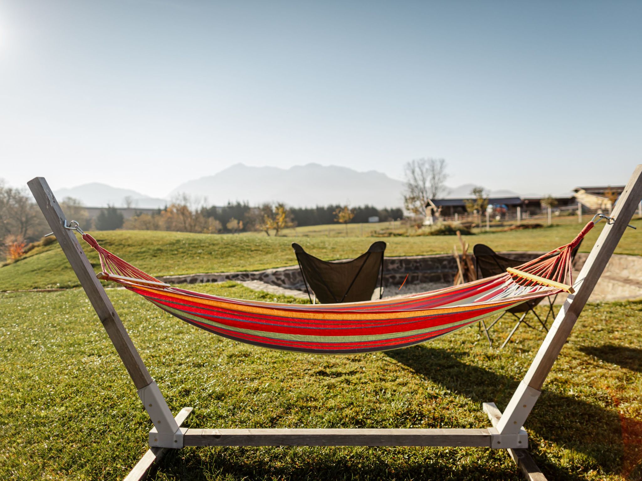 Kleines Haus mit Werkstatt-Buiten